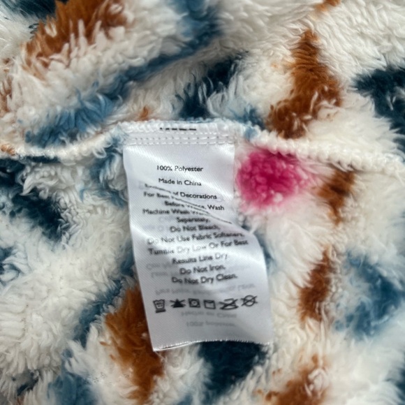 Gently Used Eddie Bauer Ultra Soft Plush Fleece 1/4 Zip Pullover Aztec Print, XL - Picture 5 of 5